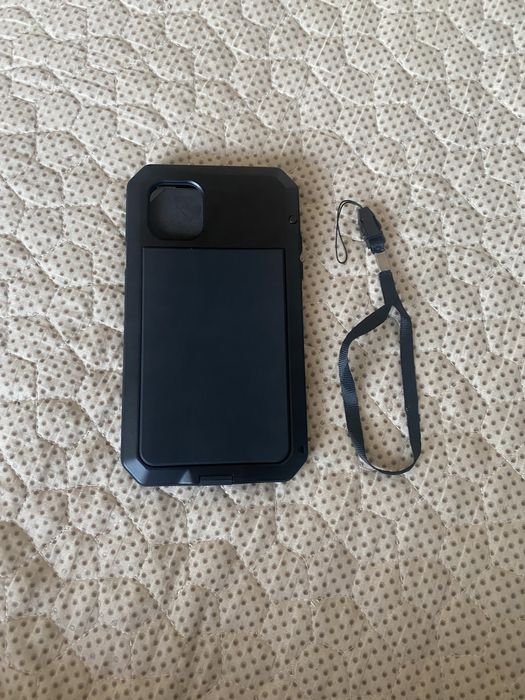 Продам противоударный чехол на айфон 11
