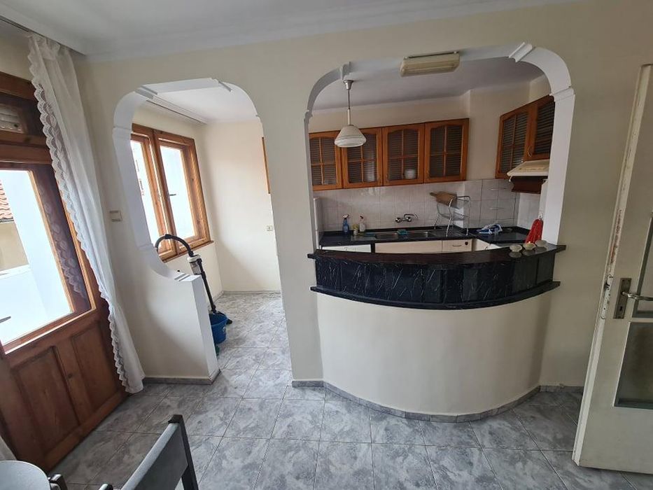 Дава се под наем Тристаен апартамент в Бургас, Лазур - 96 кв.м за 459 € - Снимка #2