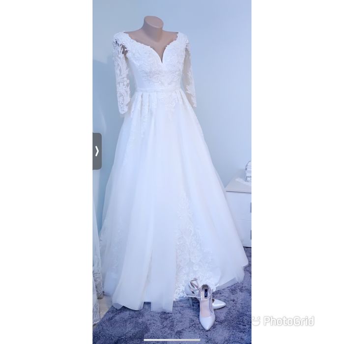 Vand rochita de mireasa.