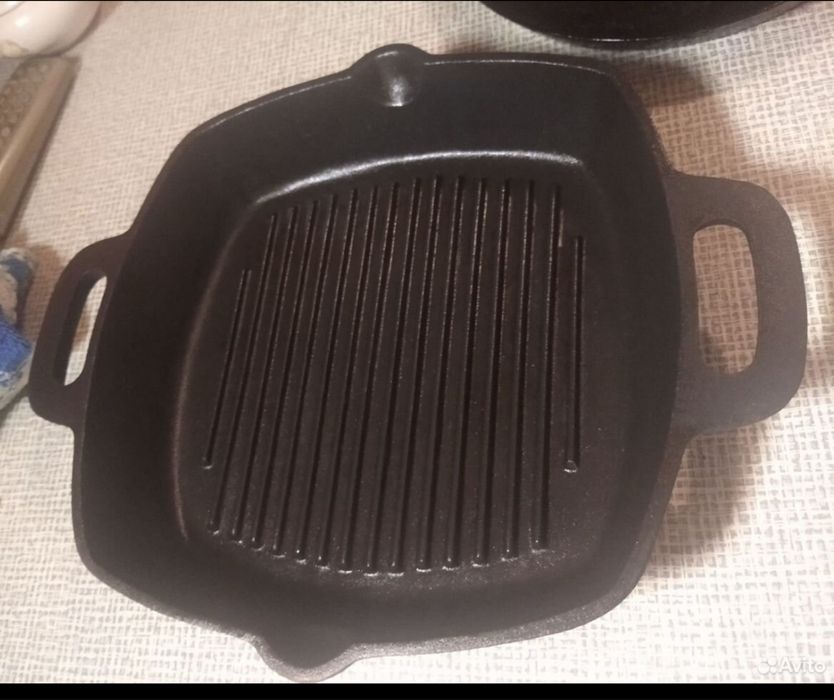 Чугунная сковорода  -гриль в отличном состоянии