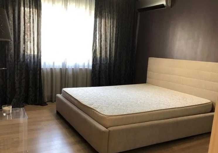 in CENTRU chirie Ap cu 2 camere pe Calea Bucuresti  in blocul cu K F C