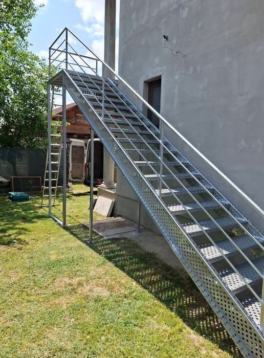 Vând scări zincate galvanizate