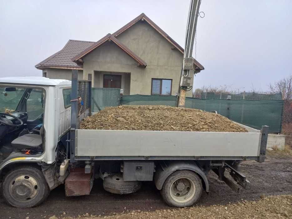 Execut sapaturi cu miniexcavator, picon si burghiu pentru gauri