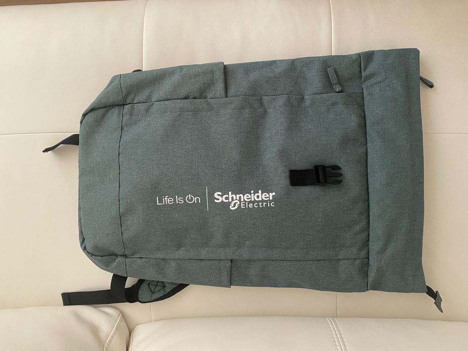 Чисто нова раница Schneider Electric за работа или пътуване