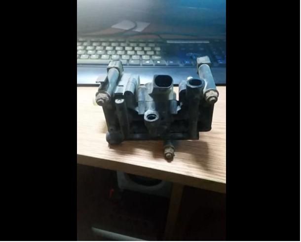 Bloc valve perne aer Range Rover Vogue L322 dezmembrez piese dezmembra