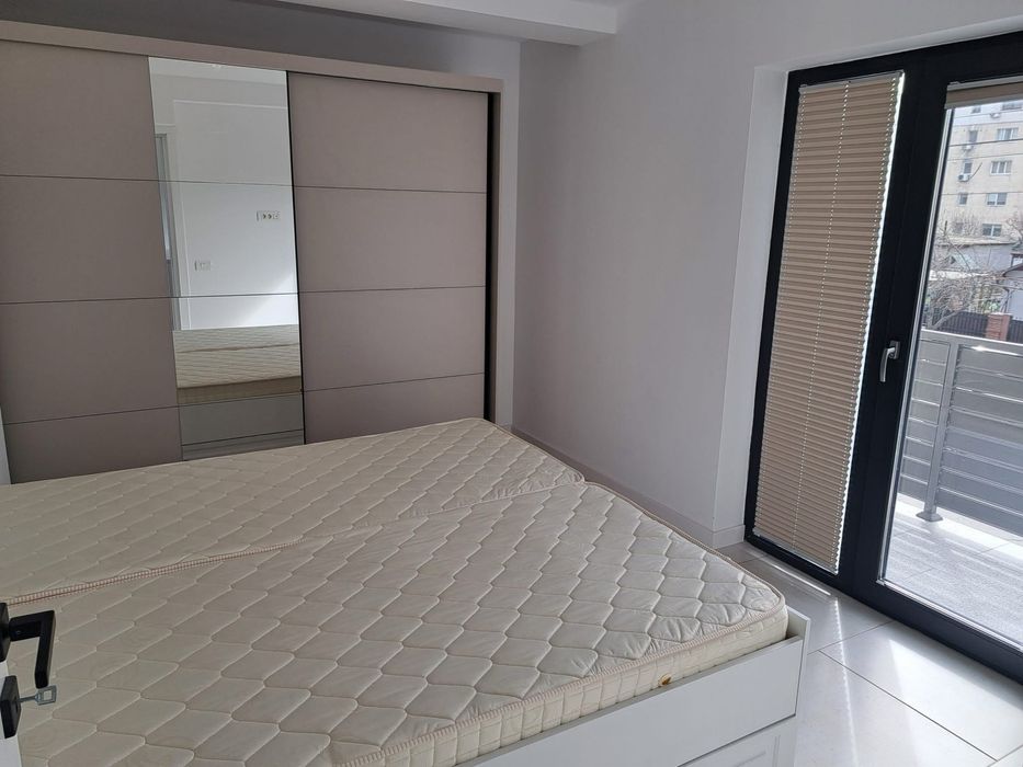 Inchiriez apartament 3 camere LUX Navodari Centru