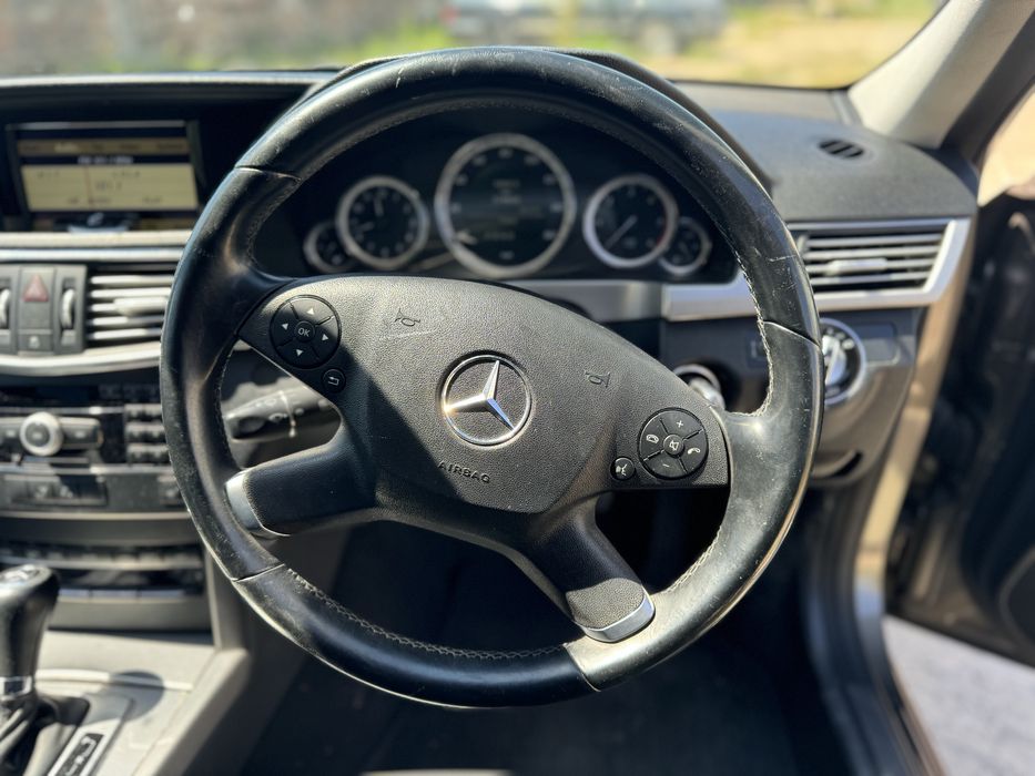 Dezmembrez Mercedes E220 W212