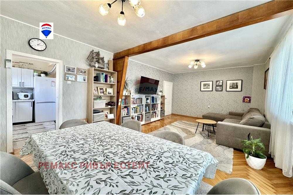 Тристаен апартамент за продажба кв. Широк център