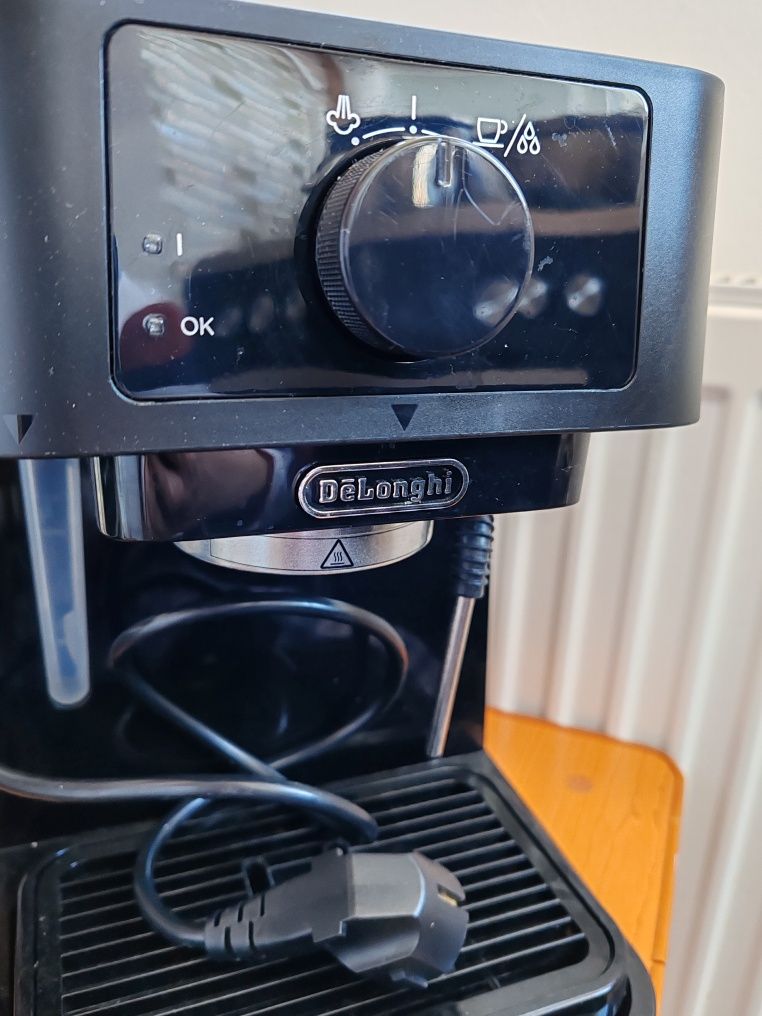 Se vinde aparat cafea DeLonghi