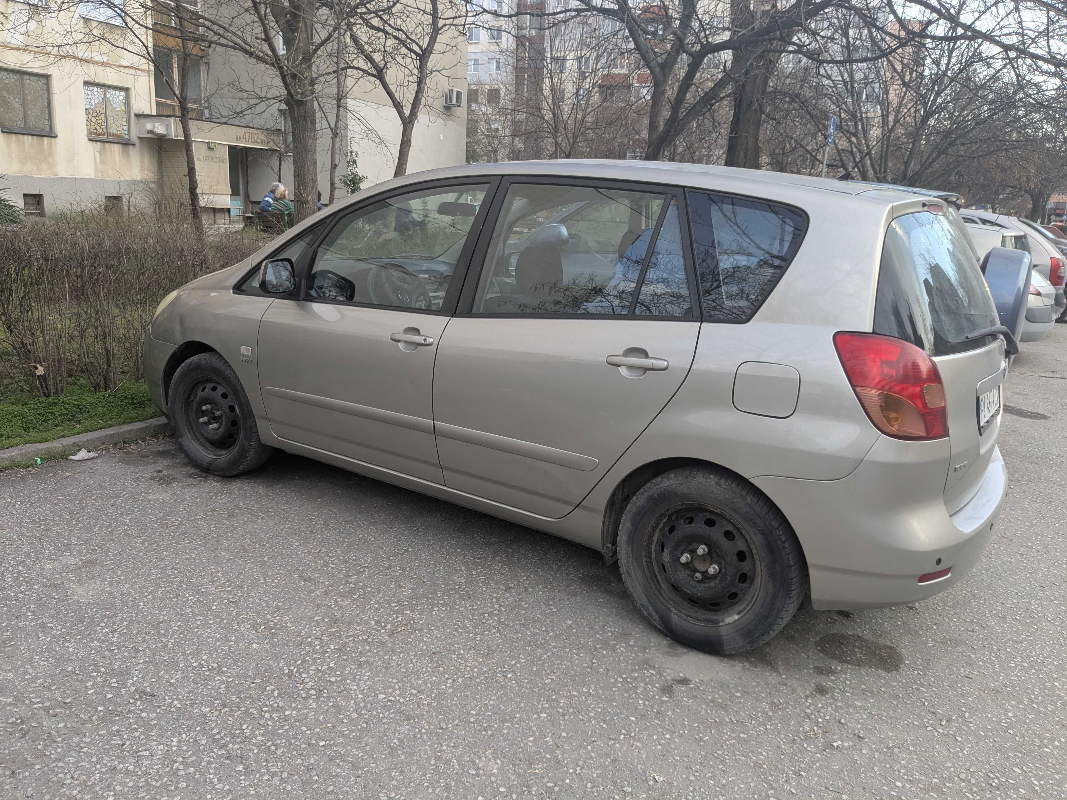 Продавам:Toйота Corola Verso-2003г,