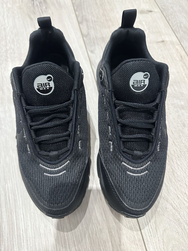 NIKE Air Max Pulse