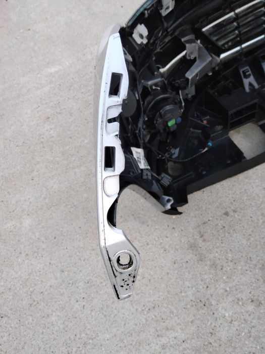 Bară față Renault Megane 3- FACELIFT  1,5dci  euro 5 culoare TED 69