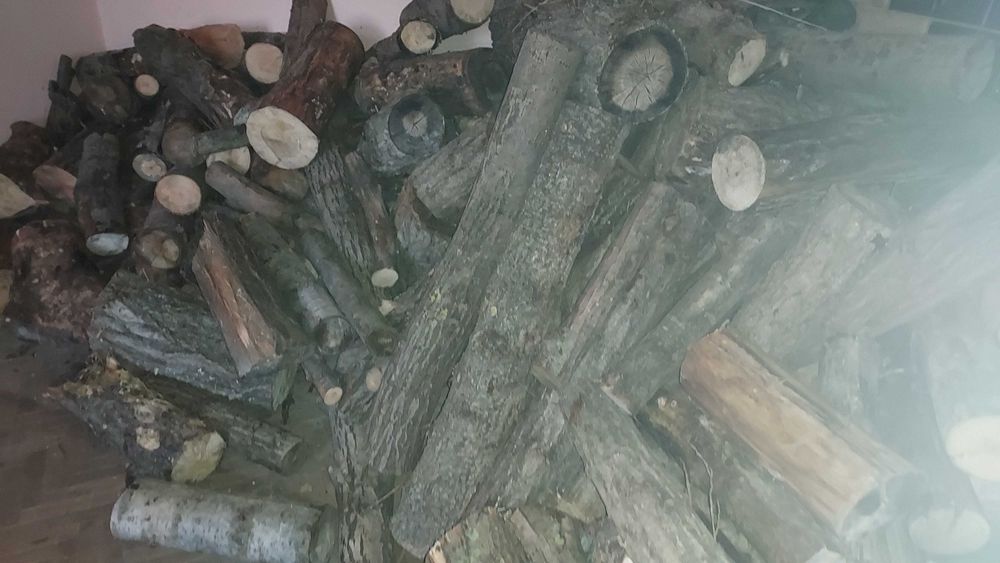 Lemna uscate pentru foc