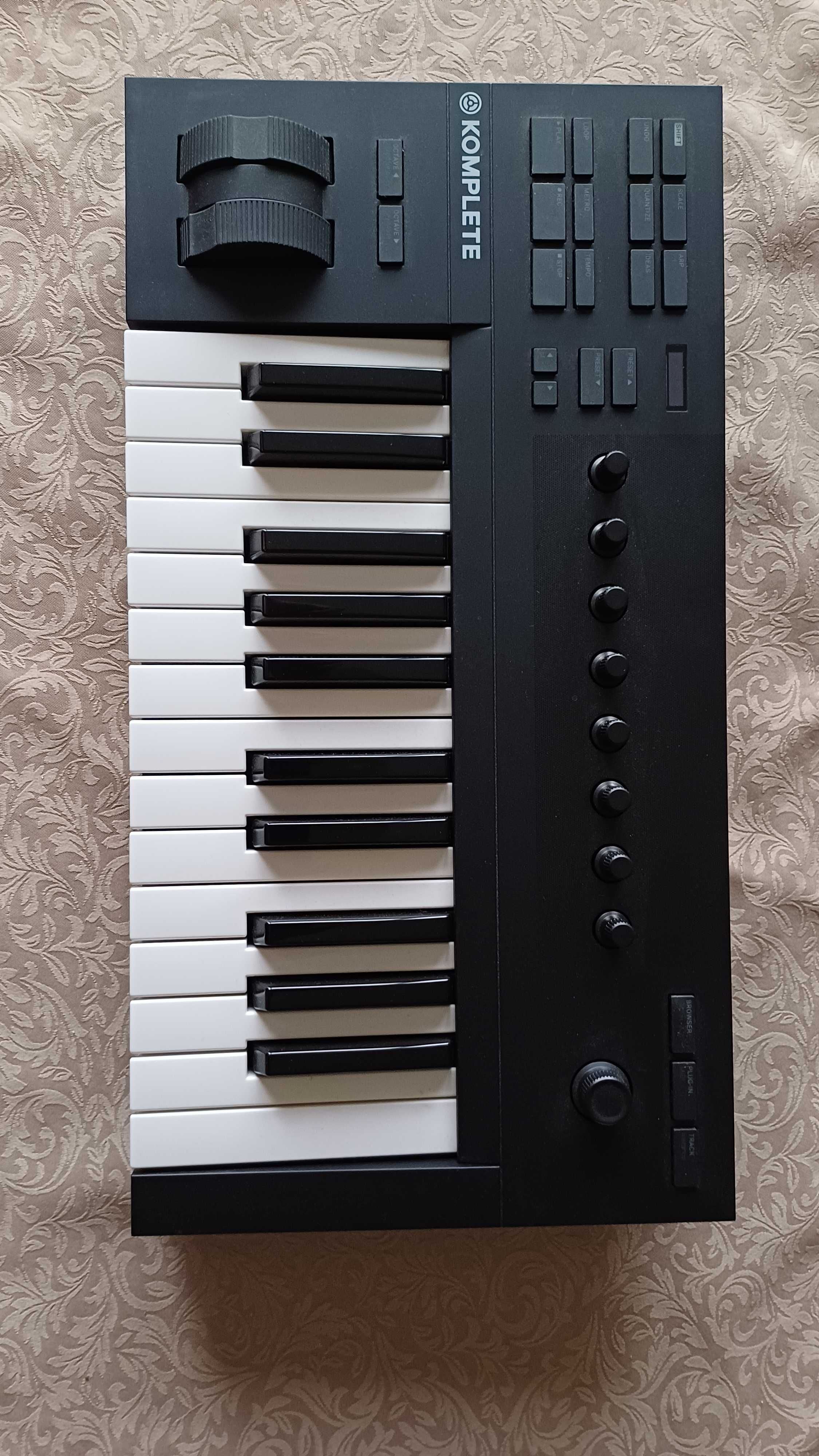 Nativ Instruments Komplete Kontrol

A25 MIDI клавиатура