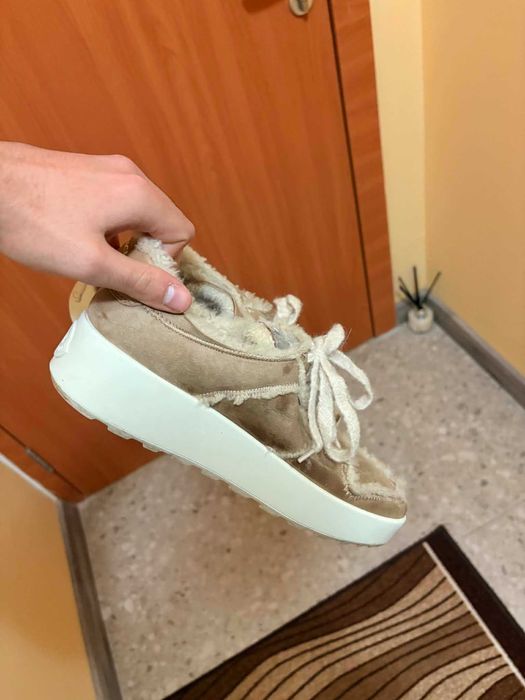 Продават се мъжки обувки Moncler 43 номер, без кутия.