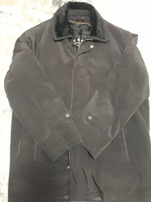 Продаётся куртка - плащ для взрослых .