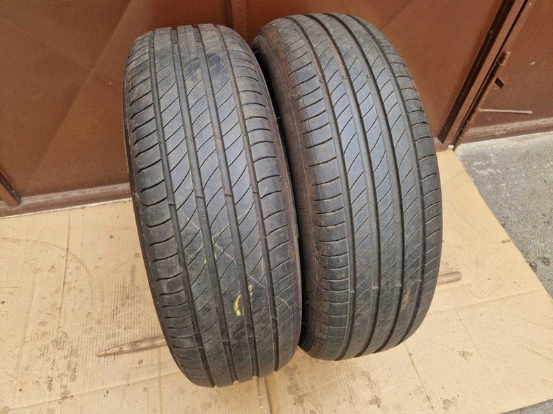 2 Michelin R17 215/65
летни гуми
DOT5021