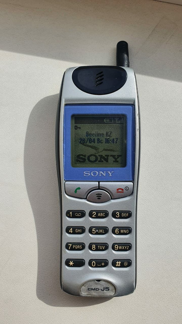 Продам телефон Sony J 5