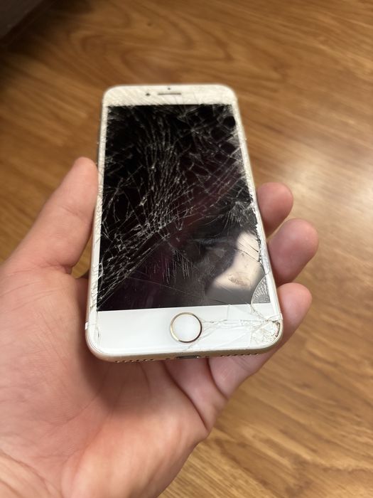 Айфон 7 б/у , на запчасти