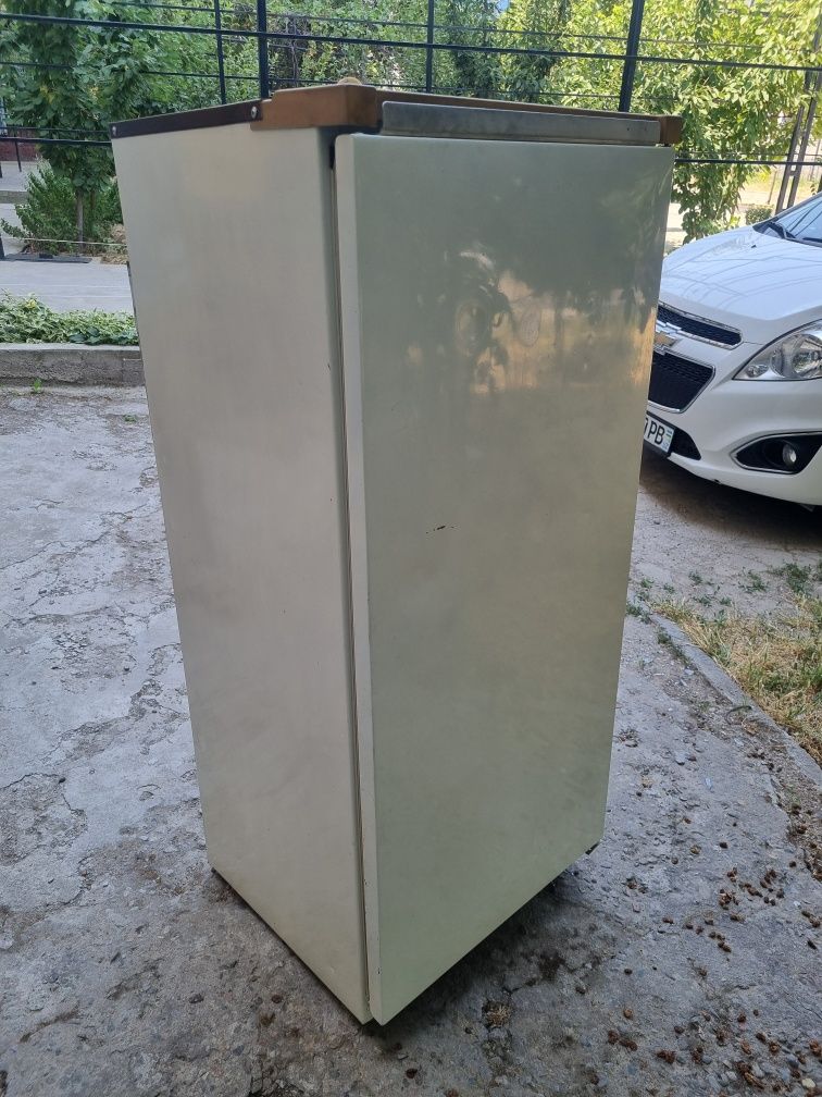 Холодильник продаёться в хорошим состояни