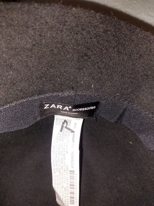 Palarie neagra Zara