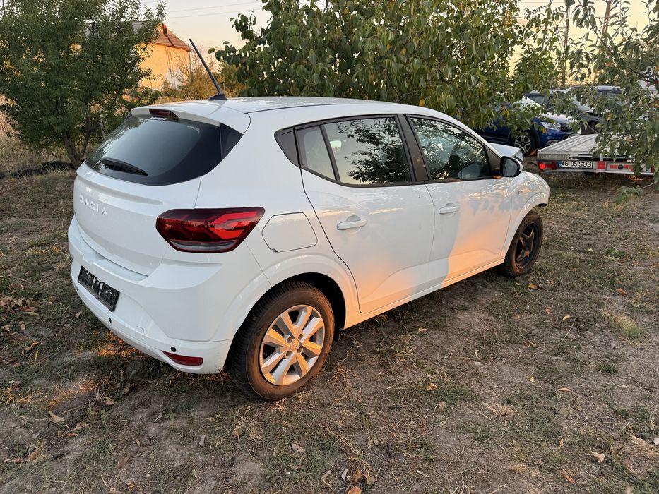 Vand Dacia Sandero 3/ avariat 2024 1.0 tce 14.000 km