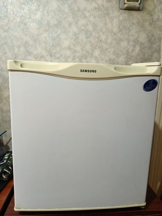 Продам мини холодильник (бар)