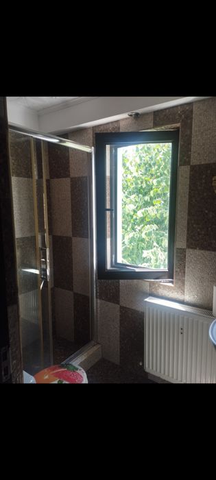 Vând urgent apartament 2 camere situat la etajul 4/4