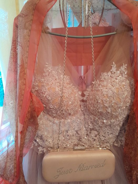 Vând rochiță de mireasa model deosebit M-L