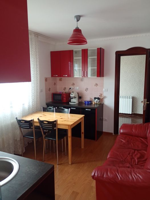 Închiriez apartament la vila.