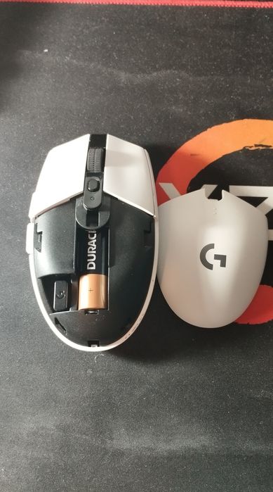 Vând mouse Logitech g304