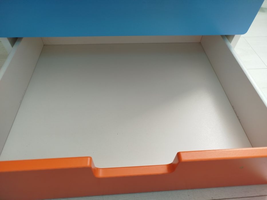 Шкаф с чекмеджета