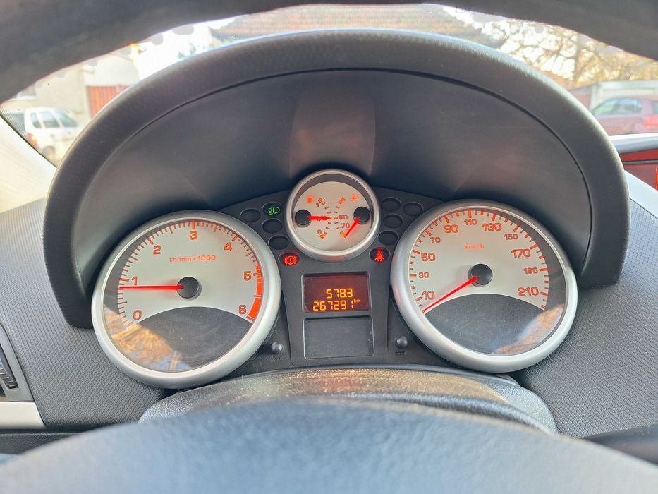 Vând peogeot 207, an de fabricatie 2010, model 2011, diesel