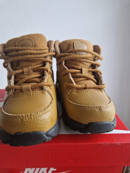 Ghete nike bebe bune