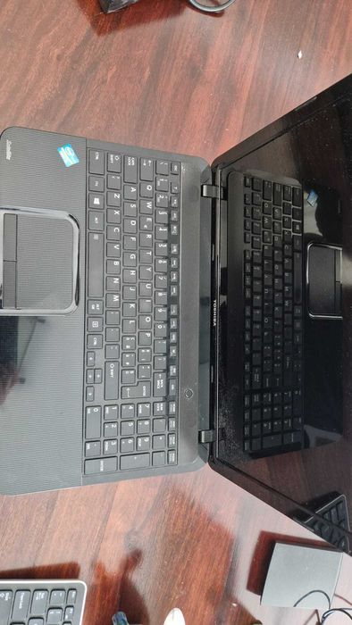 Vand 2 memorii RAM Hynix 4GB DDR3 si un charger Laptop PA5083U