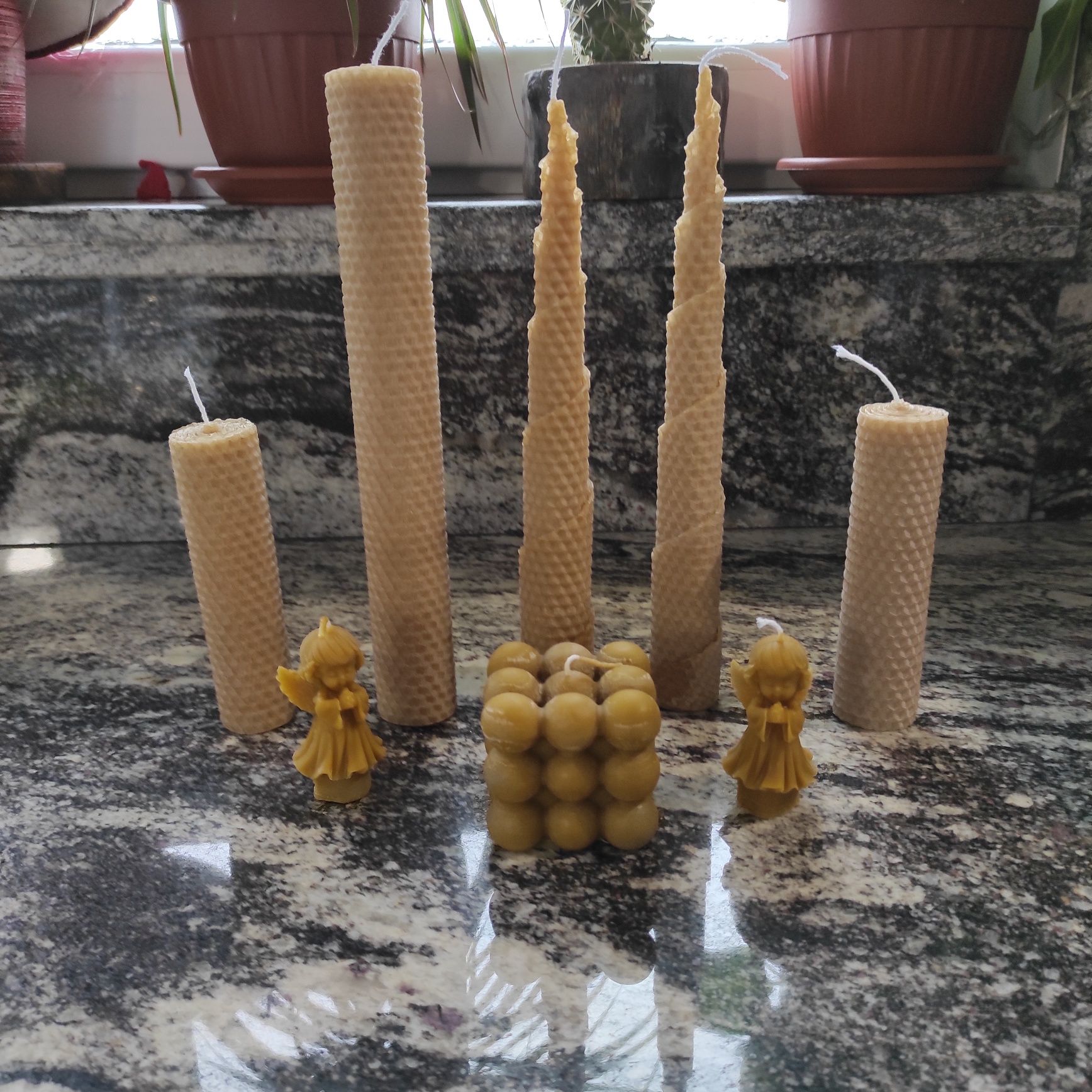 Декоративни свещи от 100% чист пчелен восък