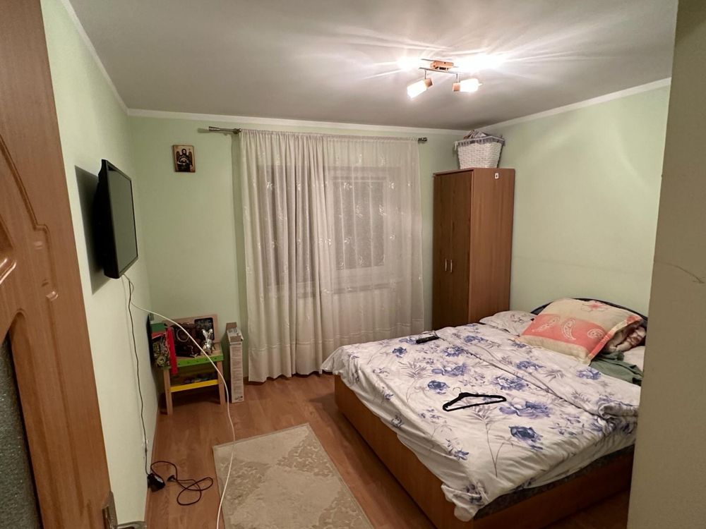 Inchiriez apartament cu doua camere !