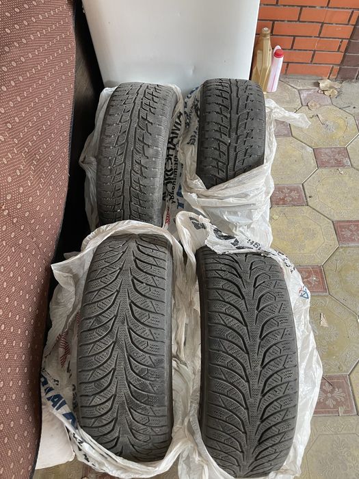 Зимние резины комплект