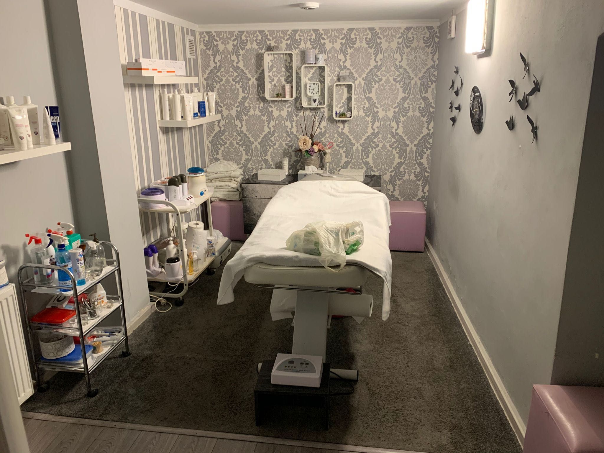 Închiriez post de Cosmetică (1 Pat) in salon  Timișoara!