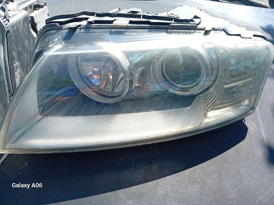Vând far cu xenon stanga/dreapta pentru audi a8 D3 în stare perfecta
