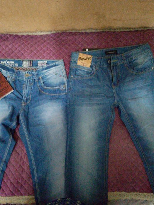 Продам два джинса 42-44р по 3 новые