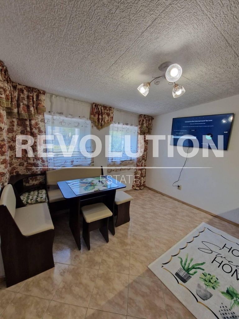 Дава се под наем Едностаен апартамент в Варна, м-т Траката - 45 кв.м за 360 € - Снимка #1