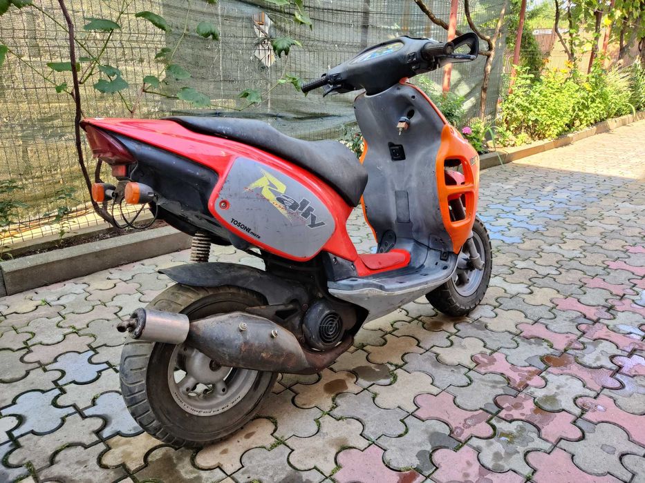 Scuter Aprilia in 2 timpi