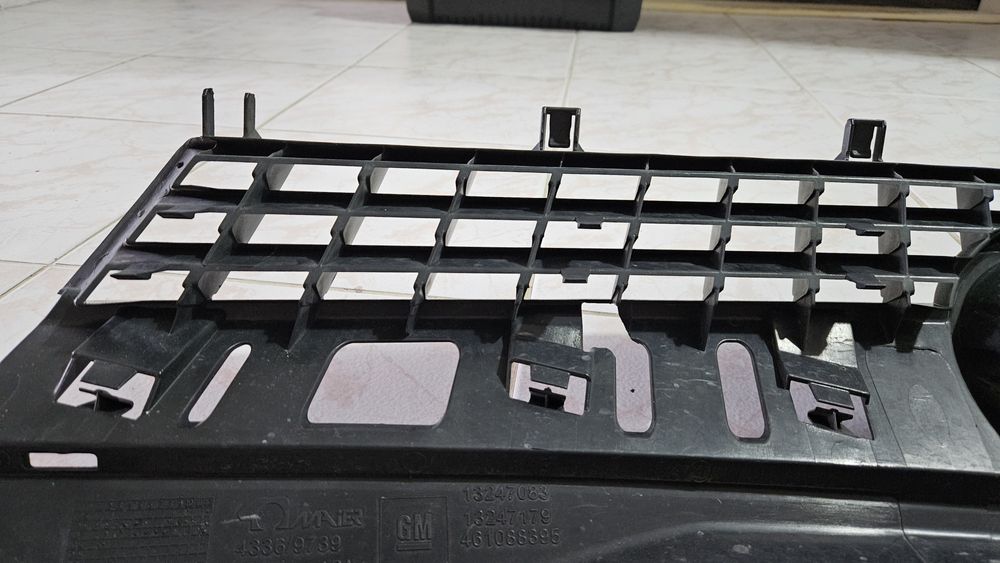 Grila radiator bara fata Opel Astra H GTC