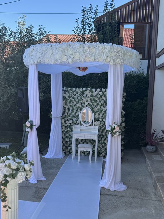 Corturi de inchiriat, mese, scaune, vesela, aranjamente florale