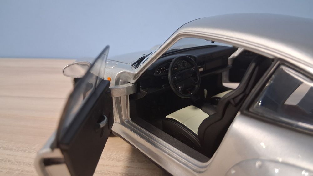 Porsche 911 GT 1:18 UT model