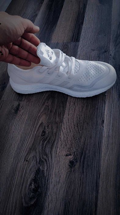 Oferta Adidasi Adidas Marime 42.5 Noi !!!