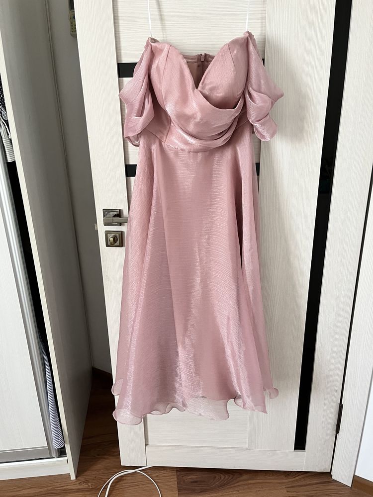 Платье нежное вечернее розовое из органзы