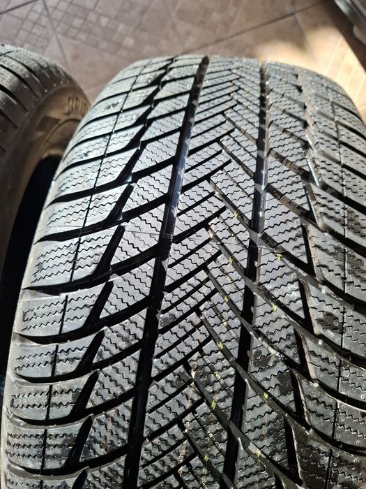 Vand sau schimb cauciucuri 255.55.18