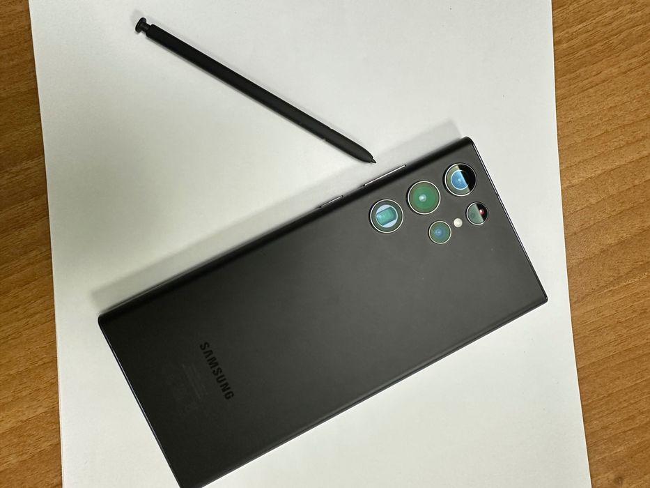 Vând Samsung Galaxy S22 Ultra, în stare excelentă.
